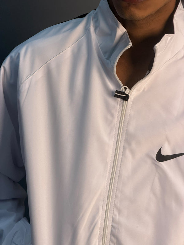 NIKE WHITE ZIP-UP JACKET