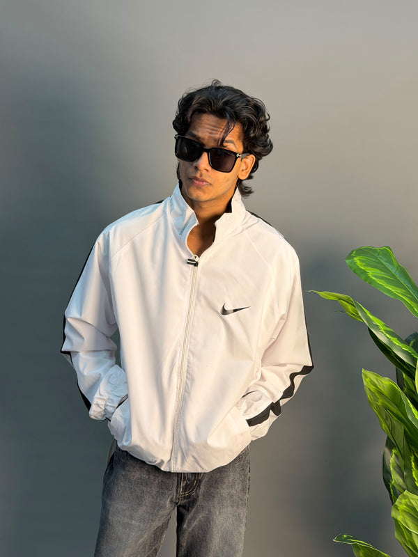 NIKE WHITE ZIP-UP JACKET
