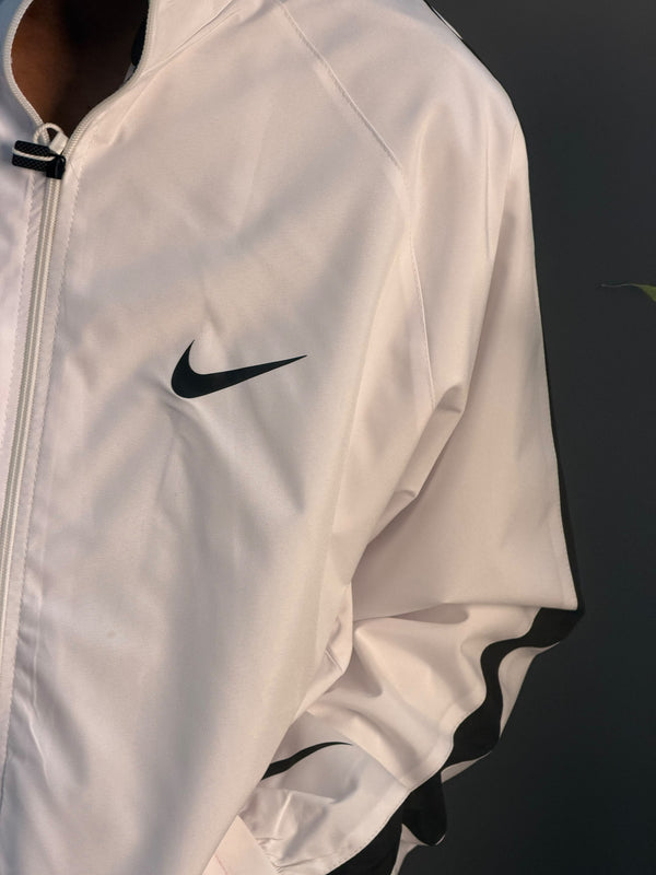 NIKE WHITE ZIP-UP JACKET