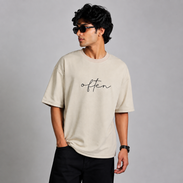 Beige Cursive Text Five-Sleeve T-Shirt
